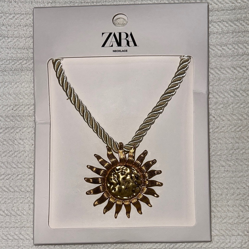 Zara Gold Sun Pendant Necklace BRAND NEW